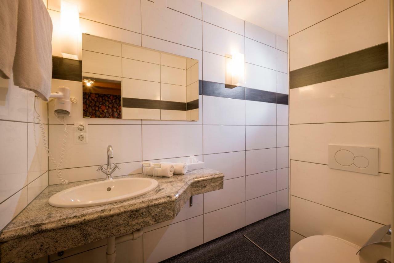 Gasthof Zellerstuben Zell am Ziller Luaran gambar